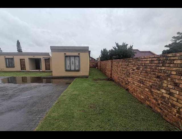 2 BEDROOM HOUSE FOR SALE IN DAWN PARK EXT